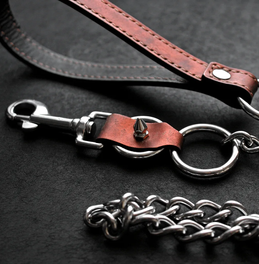 Laisse soumise en cuir avec chaine et mousqueton en inox de qualité