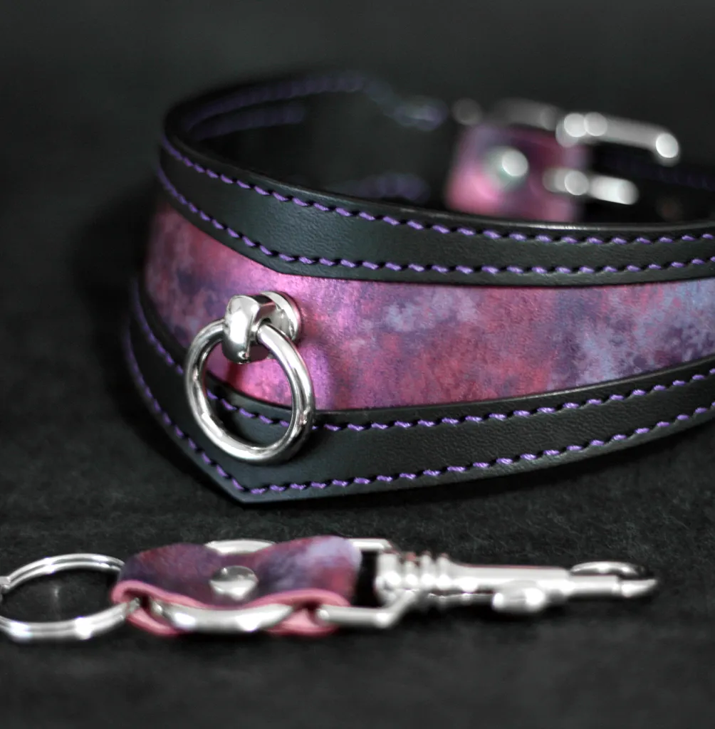 collier appartenance cuir irisé améthyste et porte clé assorti