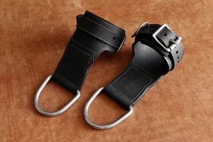 menottes de suspension bdsm cuir