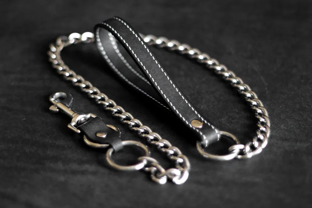 Laisse pour collier de soumise