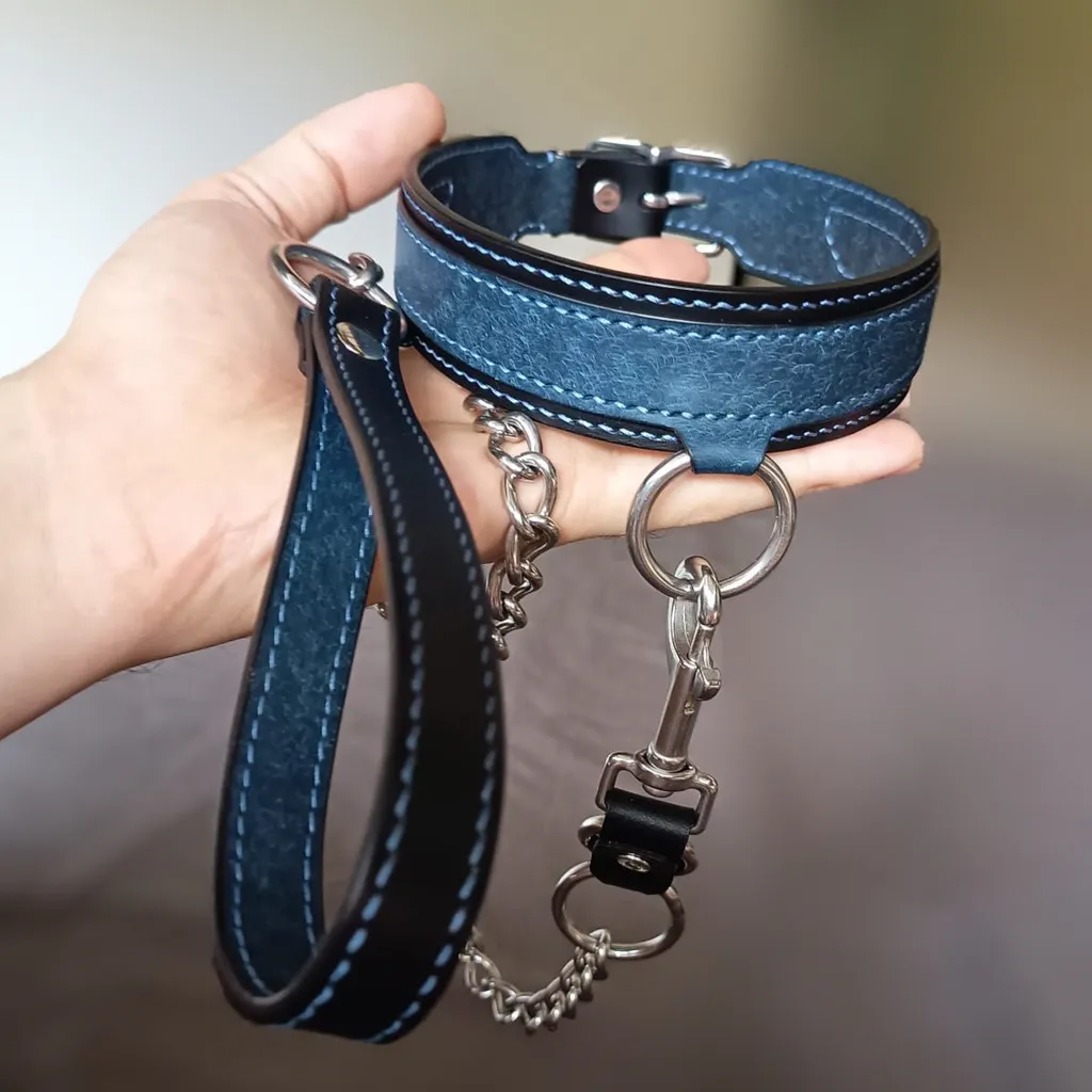 ensemble personnalisé collier bdsm et laisse en cuir bleu et noir