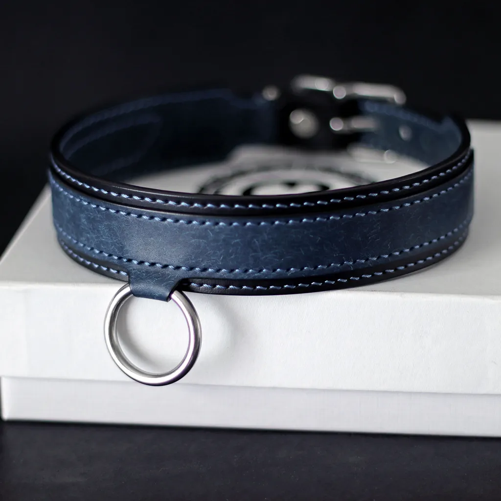 collier de soumise en cuir bleu et noir