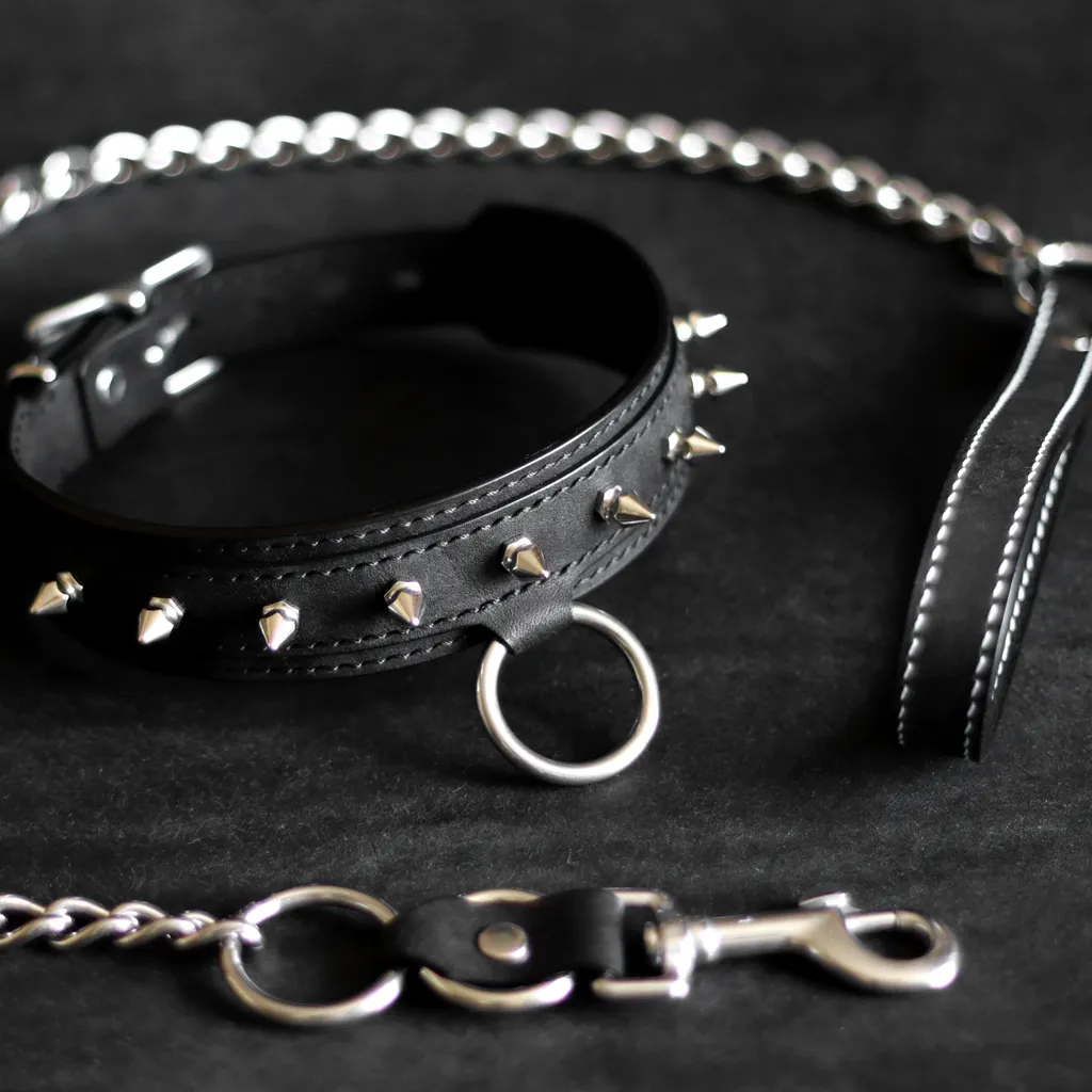 Collier et laisse soumise